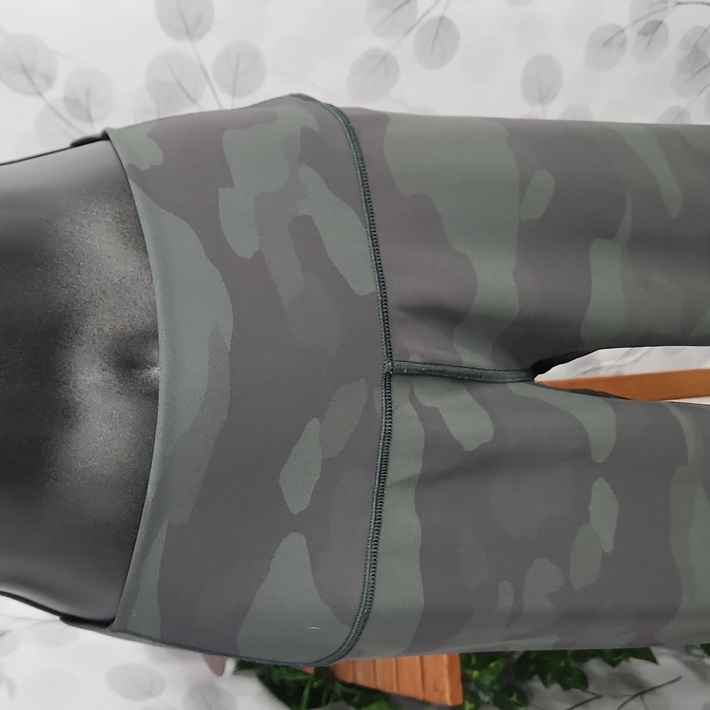 Alo Yoga Hunter Camo High-Waist Vapor Leggings - Picture 5 of 8